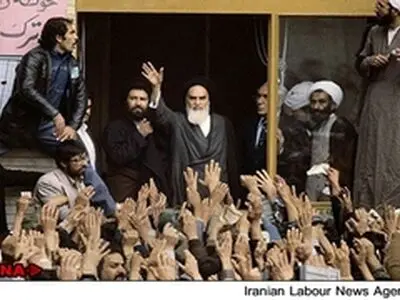 سنجابی: جبهه ملی به امام وفادار است