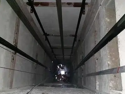 کارگر ساختمانی در چاهک آسانسور سقوط کرد