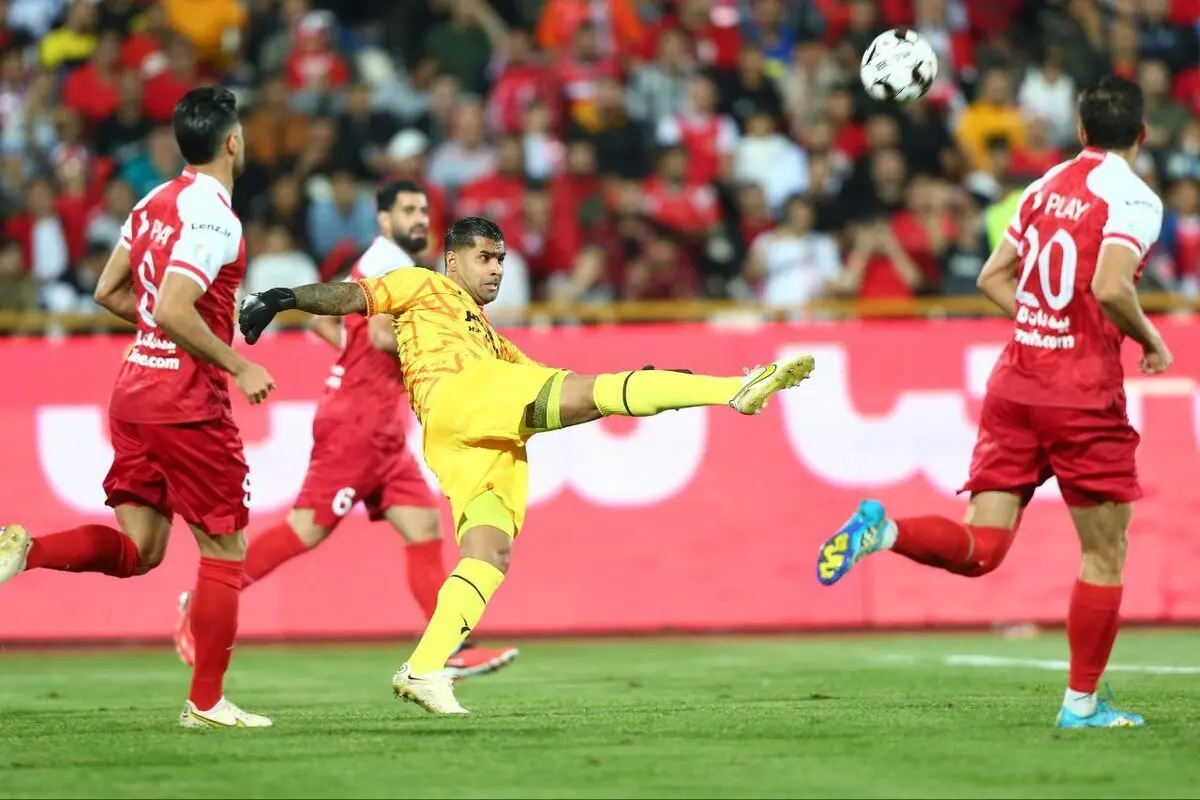 فروزان: توپ یک متر داخل دروازه پرسپولیس بود
