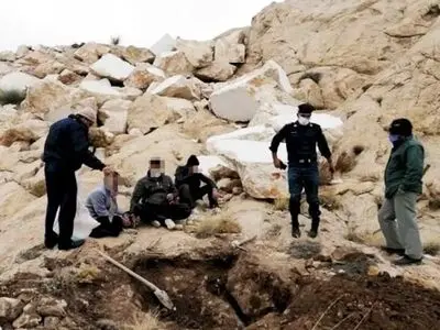 پخشِ مستقیمِ حفاری‌های غیرمجاز! / اینجا گنجی وجود ندارد شما فقط حساب میلیونی حفاران را پرمی‌کنید