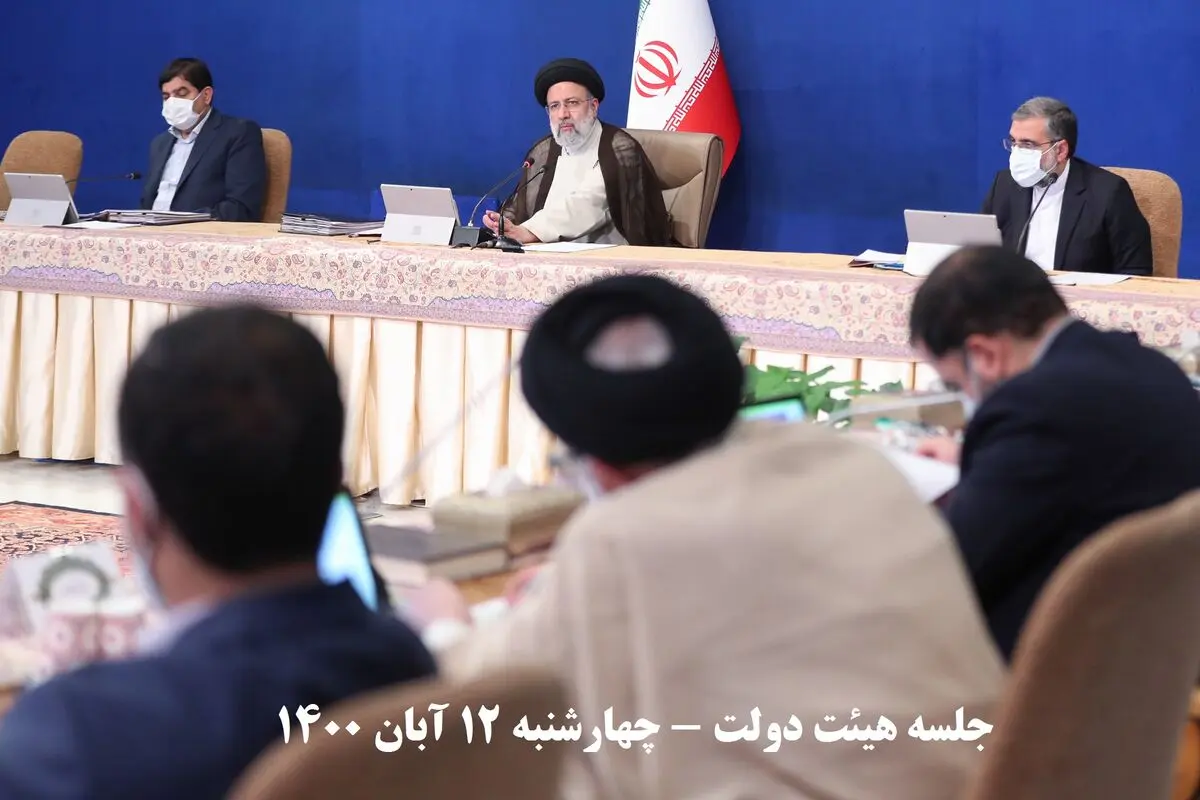 استانداران منتخب استان‌های مرکزی و قم از هیات وزیران رأی اعتماد گرفتند