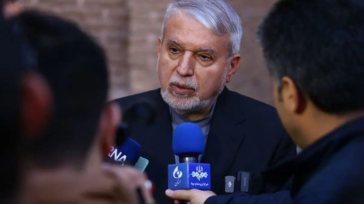 ملت ایران از هویت تمدنی خود عقب‌نشینی نمی‌کند
