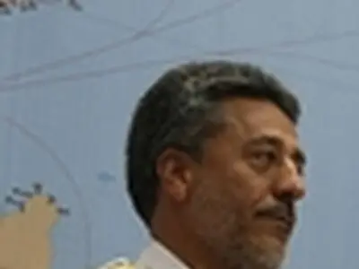 ناوشکن های فرامنطقه ای با اخطار ما منطقه رزمایش را ترک کردند