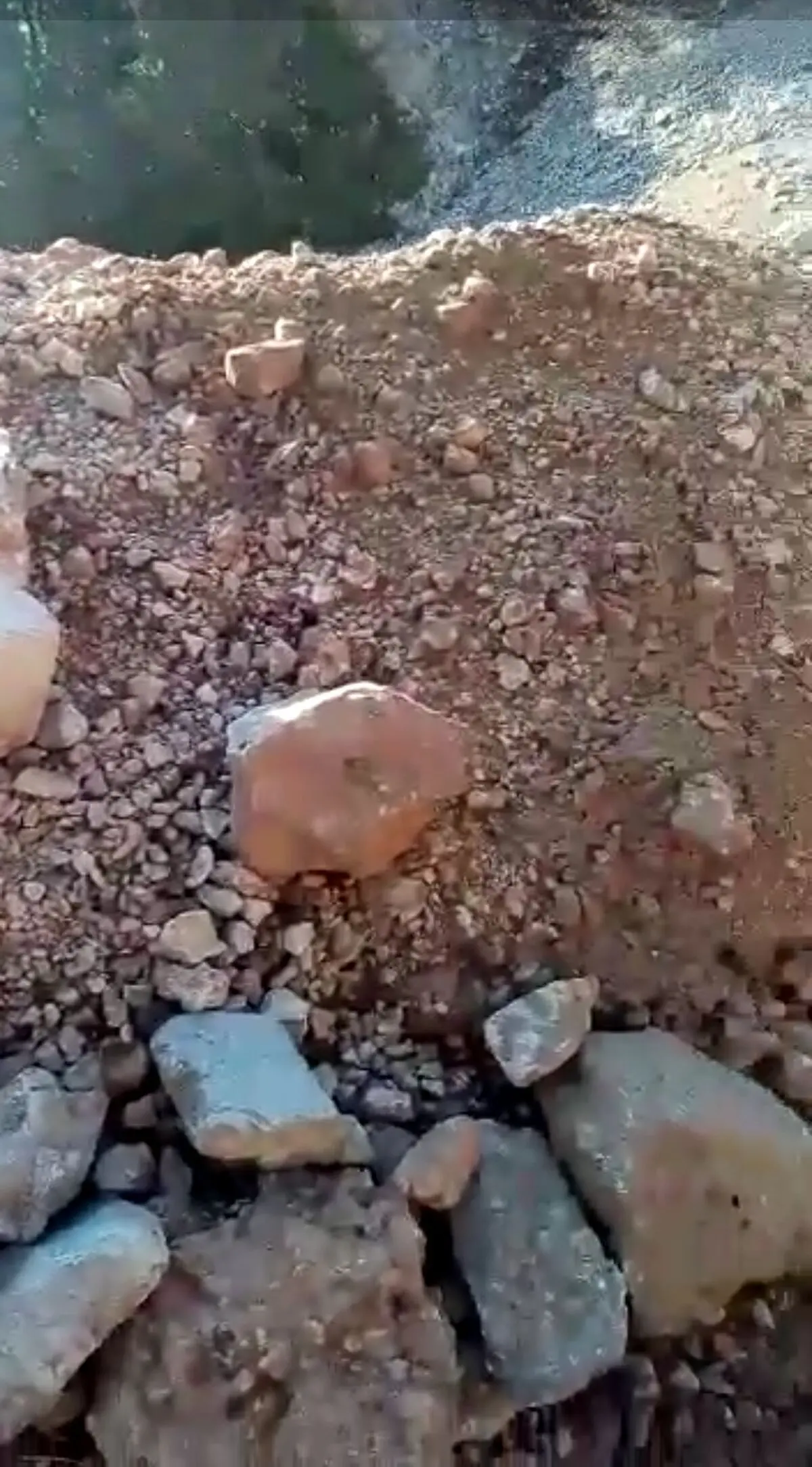 قطع ارتباط ۷ روزه جاده روستای آب بید ایذه در پی بارش های کوهستانی/بخشدار: امکانات کافی نداریم + فیلم
