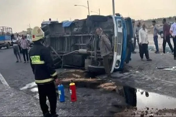 برخورد مینی‌بوس حامل کارگران با سواری در آران و بیدگل/۶ نفر مصدوم شدند