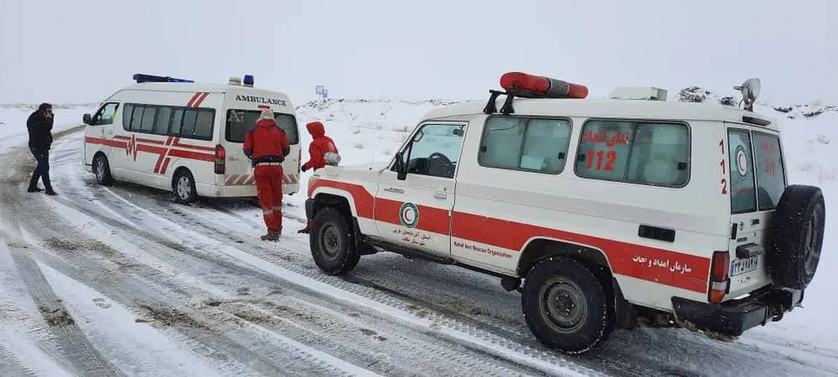 امدادرسانی به ١٩۴ خودروی گرفتار در برف و کولاک آذربایجان غربی