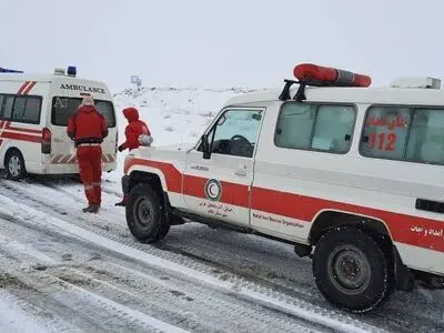 امدادرسانی به ١٩۴ خودروی گرفتار در برف و کولاک آذربایجان غربی