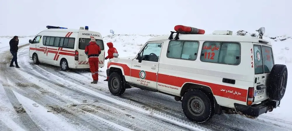 امدادرسانی به ١٩۴ خودروی گرفتار در برف و کولاک آذربایجان غربی