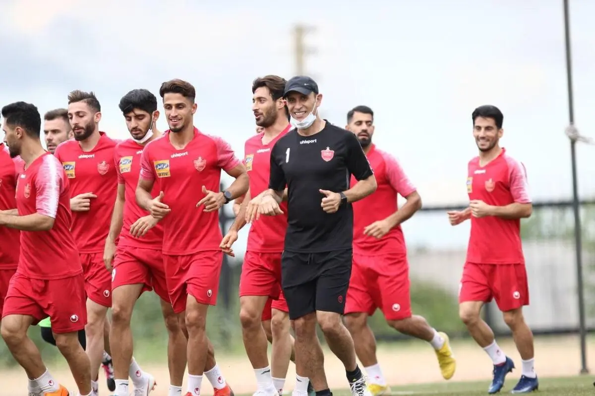 ژست  یورگن کلوپی گل محمدی در تمرینات پرسپولیس (عکس)