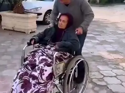 حضور عمو پورنگ و مادرش در حرم حضرت عبدالعظیم(ع) + فیلم