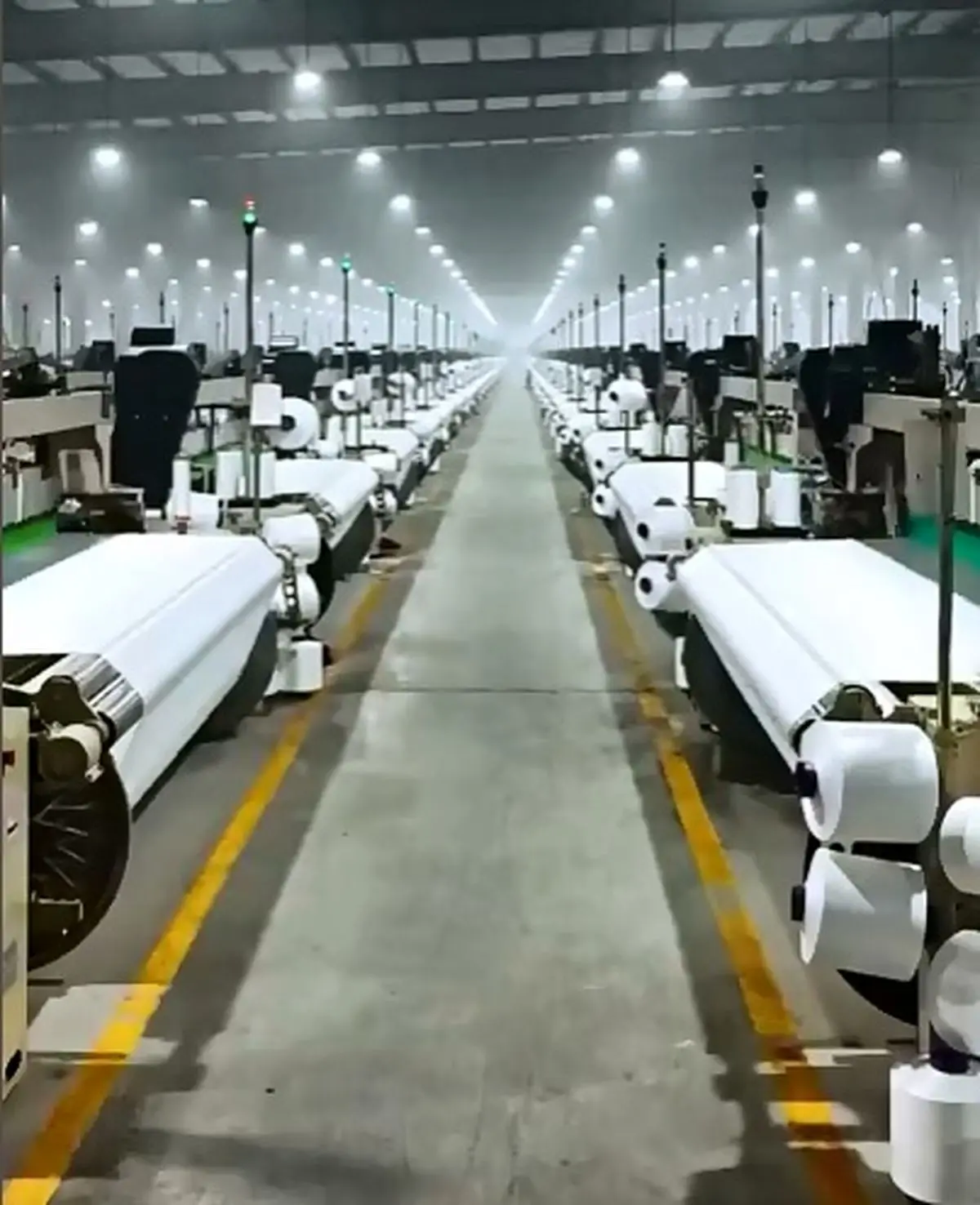 کارخانۀ پوشاک تمام رباتیک چین بدون حضور انسان! + فیلم