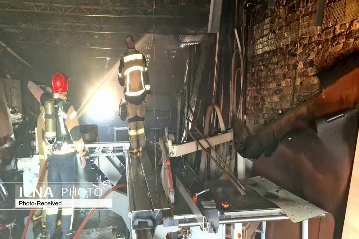 آتش‌سوزی گسترده کارگاه ام. دی. اف در قزوین مهار شد