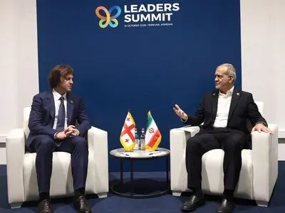 الرئیس بزشکیان: تطویر العلاقات بین إیران وجورجیا یتطلب أطرا واضحة وشفافة