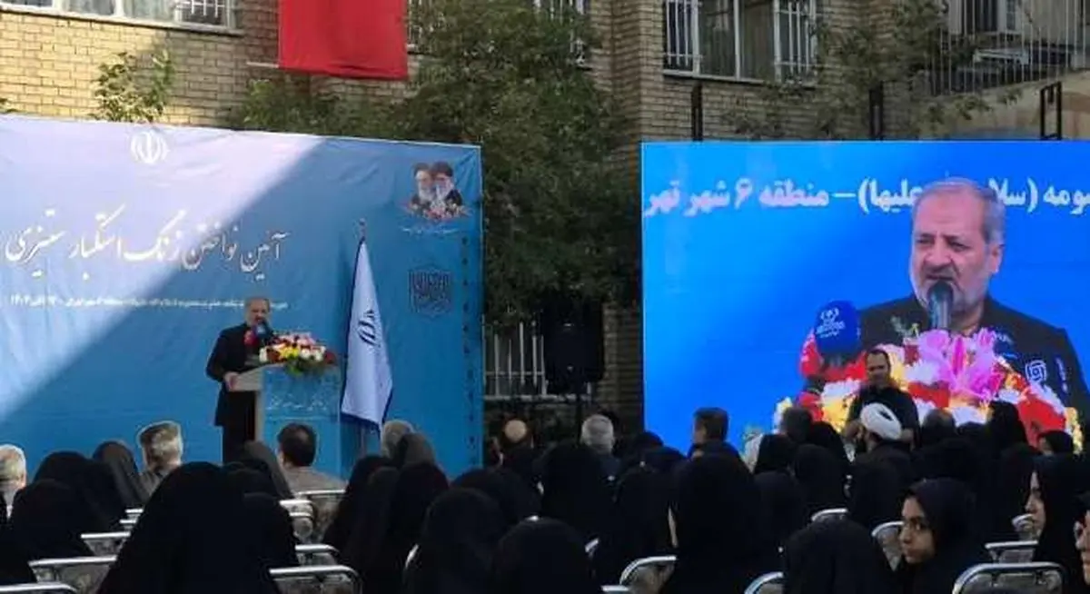 دانش‌آموز ایرانی با بصیرت و آگاهی در برابر استکبار ایستاده است