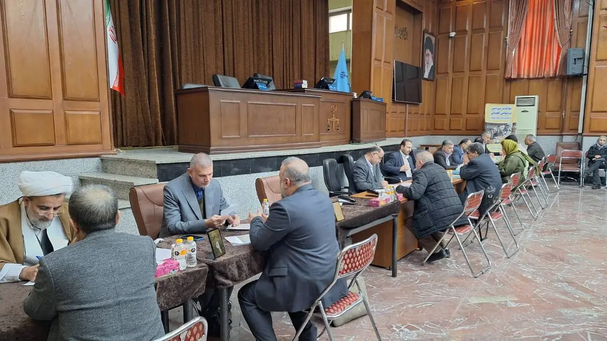 پاسخگویی مسئولان قضایی دادگستری استان تهران به ۲۱۲ نفر از مراجعان در برنامه ملاقات مردمی
