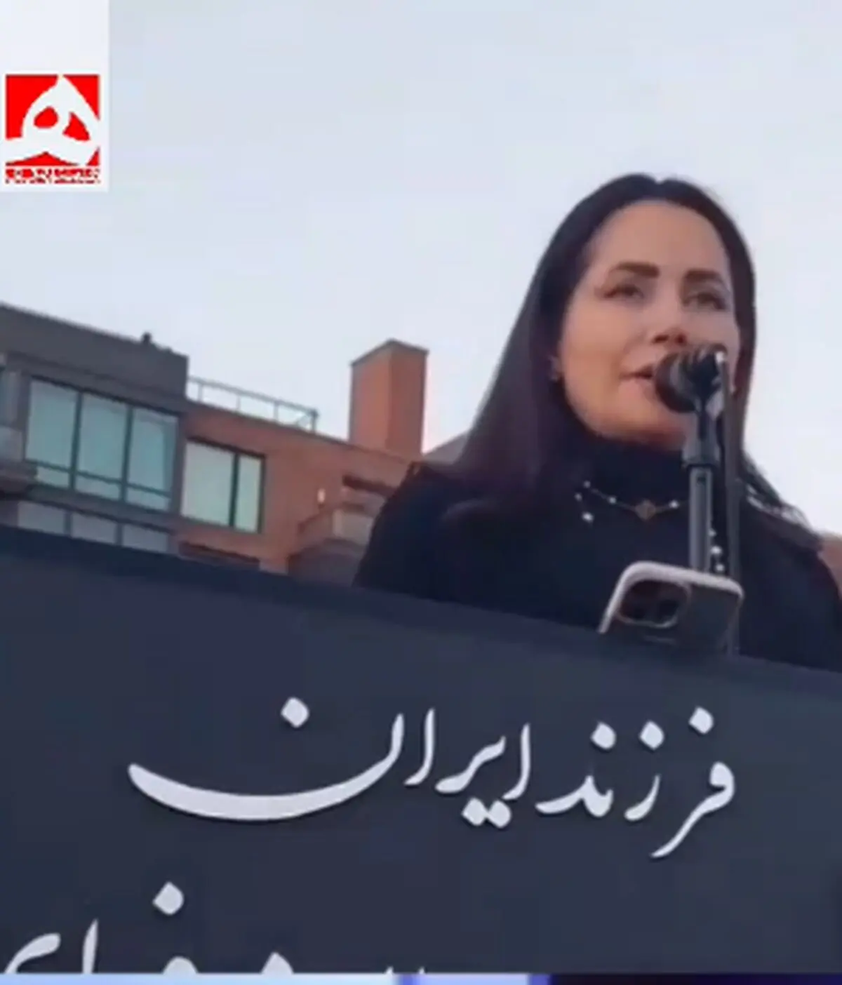 خوانندگی جنجالی مژگان شجریان به نفع پهلوی! + فیلم