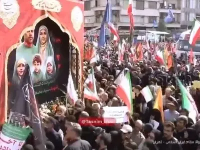 مراسم تشییع شهدا در میدان انقلاب تهران + فیلم