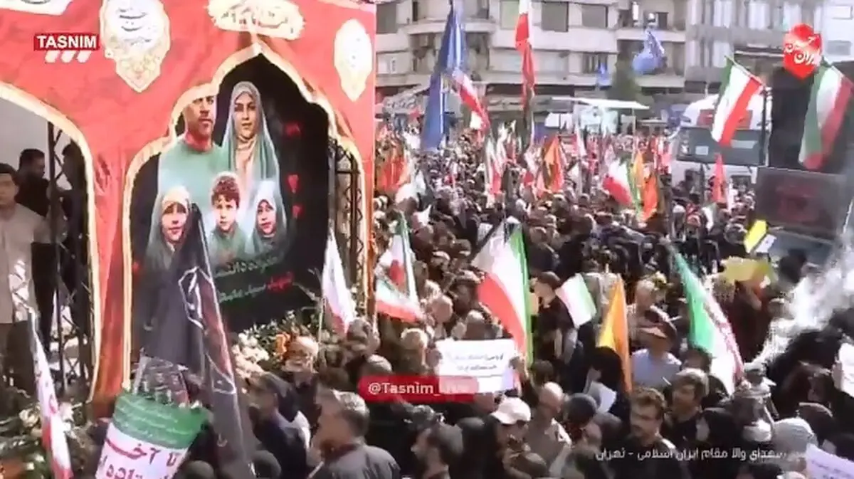مراسم تشییع شهدا در میدان انقلاب تهران + فیلم