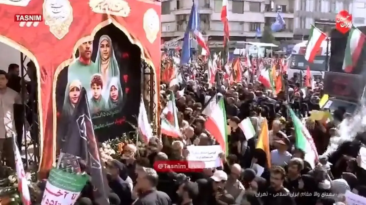 مراسم تشییع شهدا در میدان انقلاب تهران + فیلم