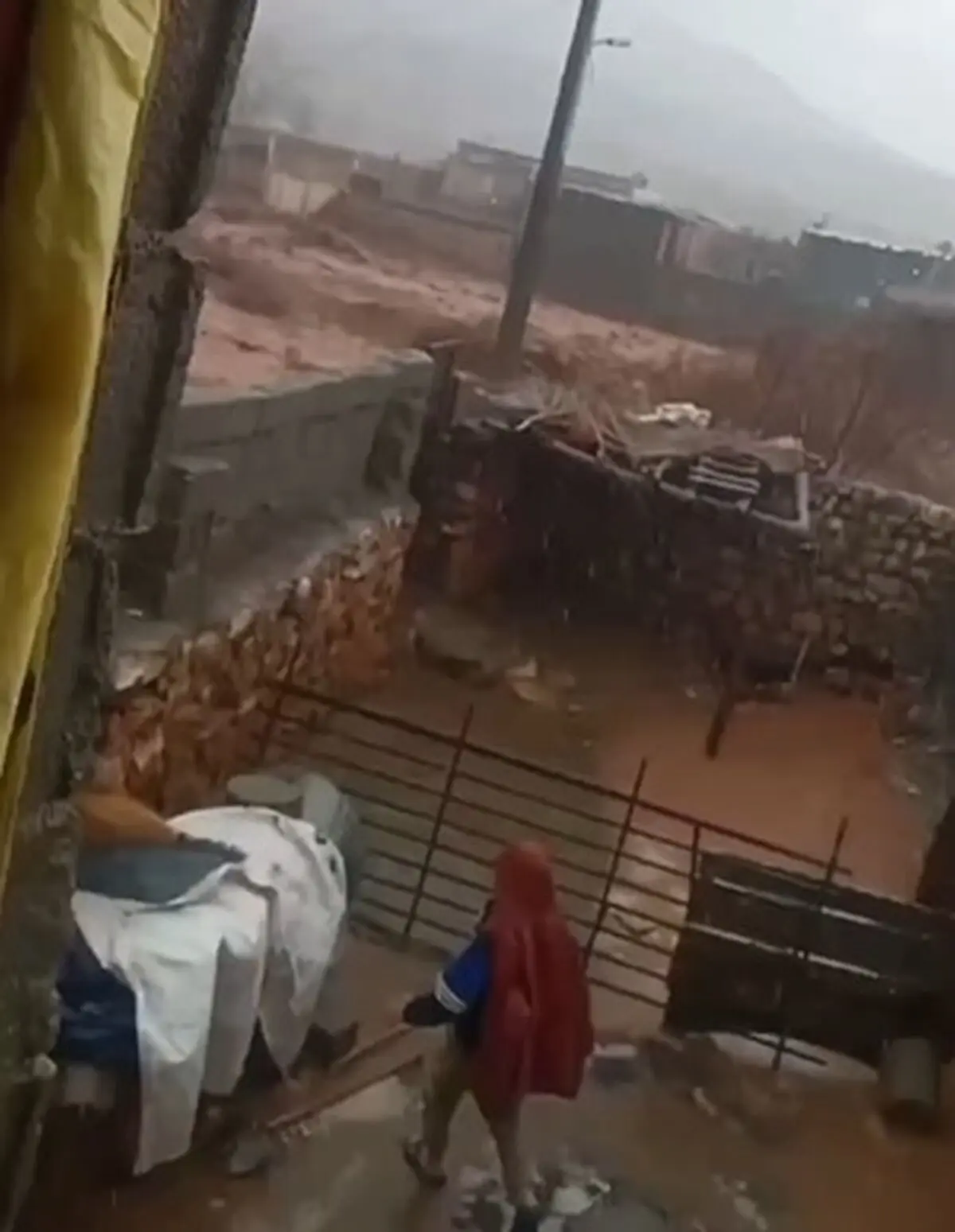 لحظه هولناک ورود سیل به روستای داربدره، منطقه سرفیروزآباد استان کرمانشاه + فیلم
