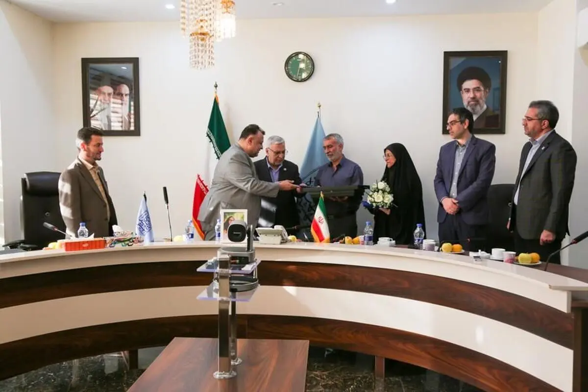 مدرک دانش‌آموختگی شهیده نرجس شیخ‌پور به خانواده وی اعطا شد