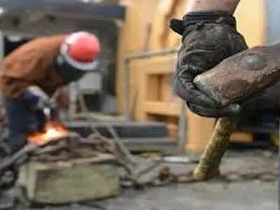 محور مطالبات کارگران امنیت شغلی و معیشت است / درگیری همیشگی جامعه کارگری با حوادث کار/حادثه معدن شازند نمونه بارز حوادث کار است