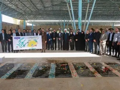 غبار روبی گلزار شهدا به مناسبت هفته کارگر در منطقه آزاد اروند