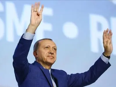 به لطف نتیجه همه‌پرسی، اردوغان رهبری حزب حاکم ترکیه را برعهده گرفت