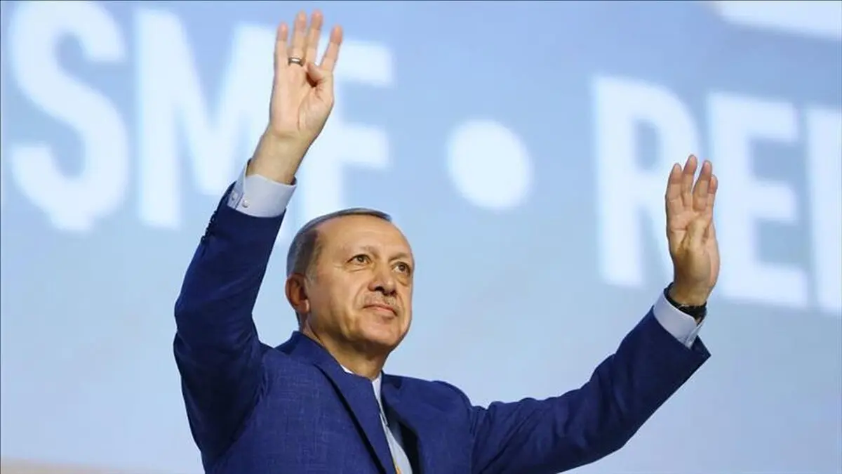 به لطف نتیجه همه‌پرسی، اردوغان رهبری حزب حاکم ترکیه را برعهده گرفت