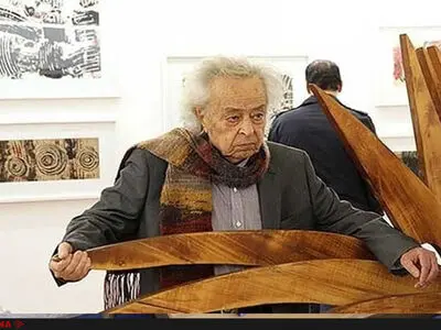 «دگردیسی فرم» محسن وزیری مقدم به ششمین دوسالانه مجسمه‌های شهری آمد