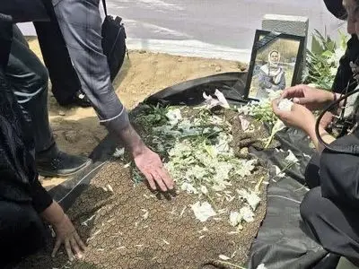 برگزاری مراسم خاکسپاری شهیده حملات تروریستی رژیم غاصب صهیونیستی در قطعه ۴۲ بهشت زهرا  