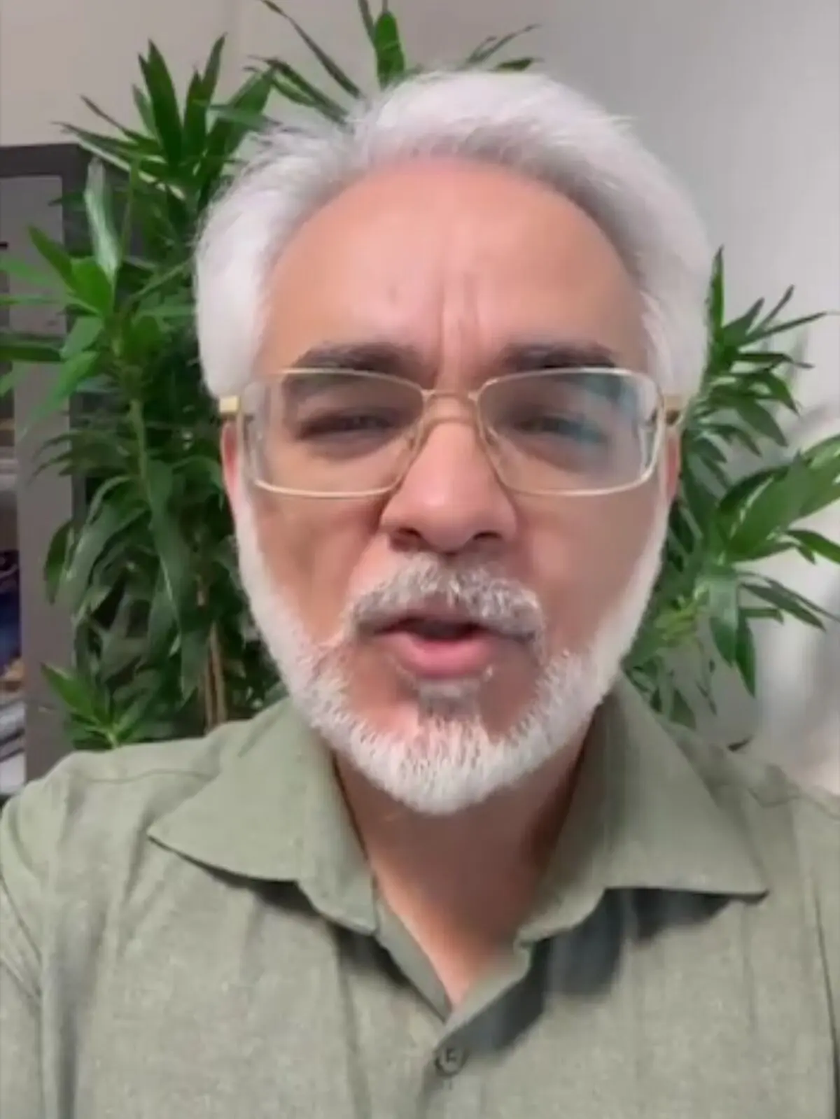 قربانزاده، وحید اشتری را به مناظره دعوت کرد