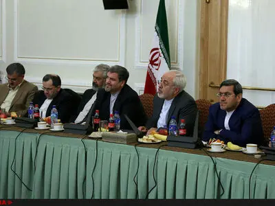 نشست هیات رییسه و اعضای فراکسیون دیپلماسی و منافع ملی با ظریف + تصاویر