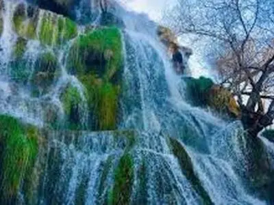 ازدحام باورنکردنی مردم برای دیدن آبشار نیاسر + فیلم