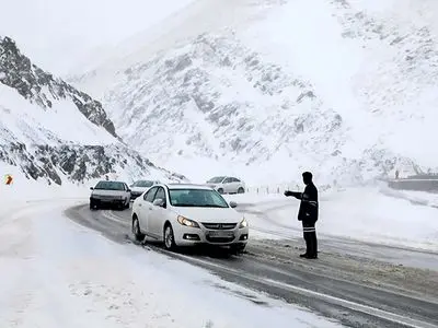 برف و باران در جاده‌های شمال/ هراز، کندوان و سوادکوه سپیدپوش شدند