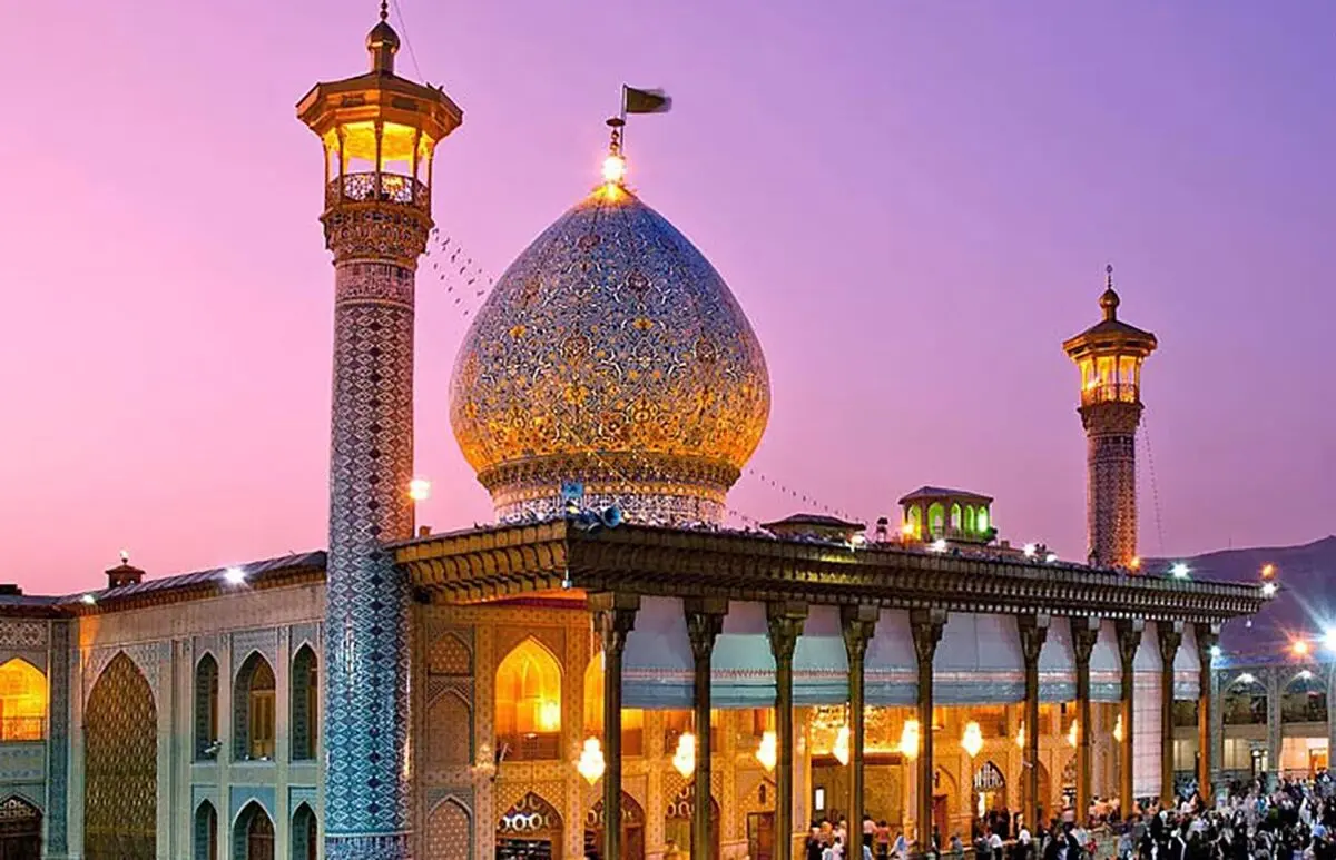 زیارت زنان از حرم شاهچراغ؛ ۹۷ سال قبل