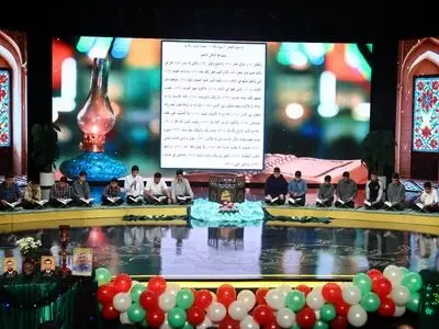 محفل انس با قرآن کریم دانش آموزی به مناسبت دهه فجر و ایام نیمه شعبان 