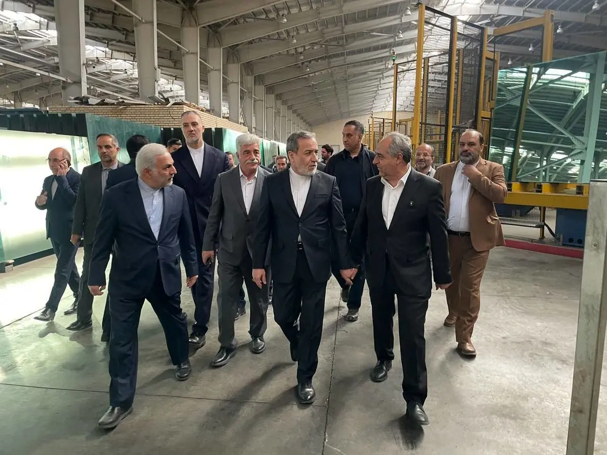 بازدیدسید عراقچی از کارخانه شیشه آذر