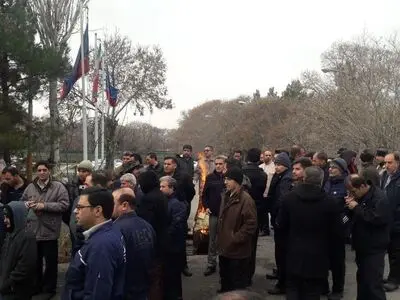 تجمع کارگران بلبرینگ‌سازی تبریز برای معوقات مزدی 