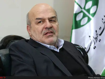 انتقال آب دریای خزر به سمنان بلامانع است/ برخی دستگاه‌‌ها احیای دریاچه ارومیه را قبول ندارند/ با شعار دادن مشکلات حل نمی‌شود