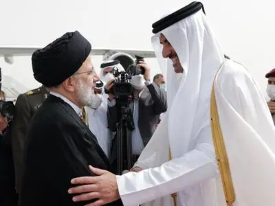 Iran president, Qatari emir call for expansion of cooperation