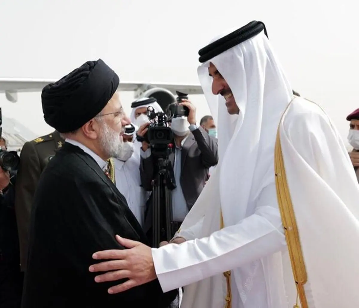 Iran president, Qatari emir call for expansion of cooperation