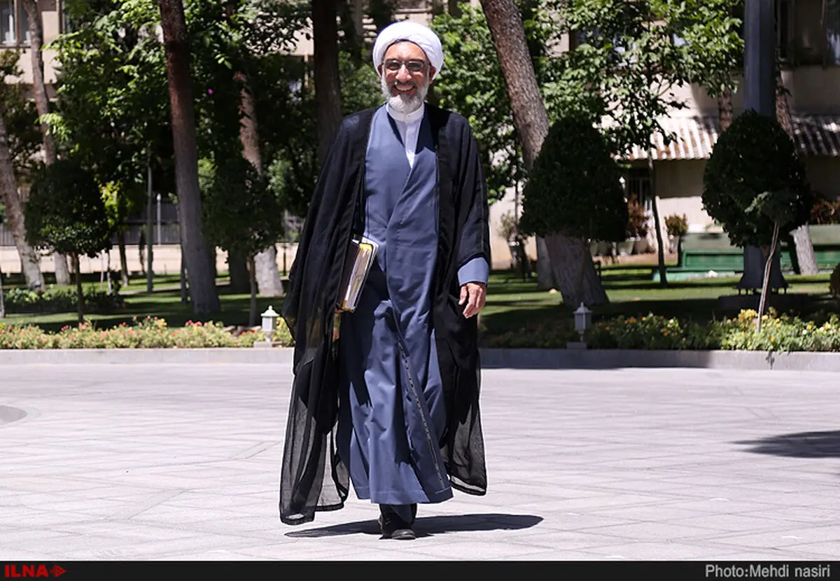 نمی‌توانیم فراتر از حکم قانون حکمی صادر کنیم/ با بگیر و ببند و خشونت بازار تنظیم نمی‌شود
