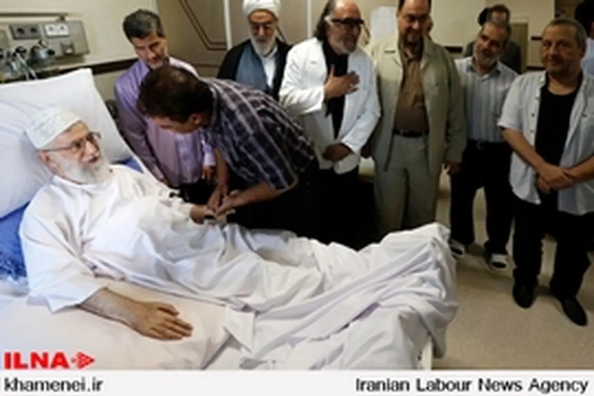جمعی از فعالان فرهنگ و ورزش از رهبر انقلاب عیادت کردند