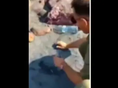 وقتی مسافران نوروزی خاک جزیره هرمز را به یغما می برند! + فیلم