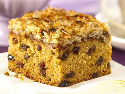 طرز تهیه کیک کشمشی خانگی در فر و قابلمه 