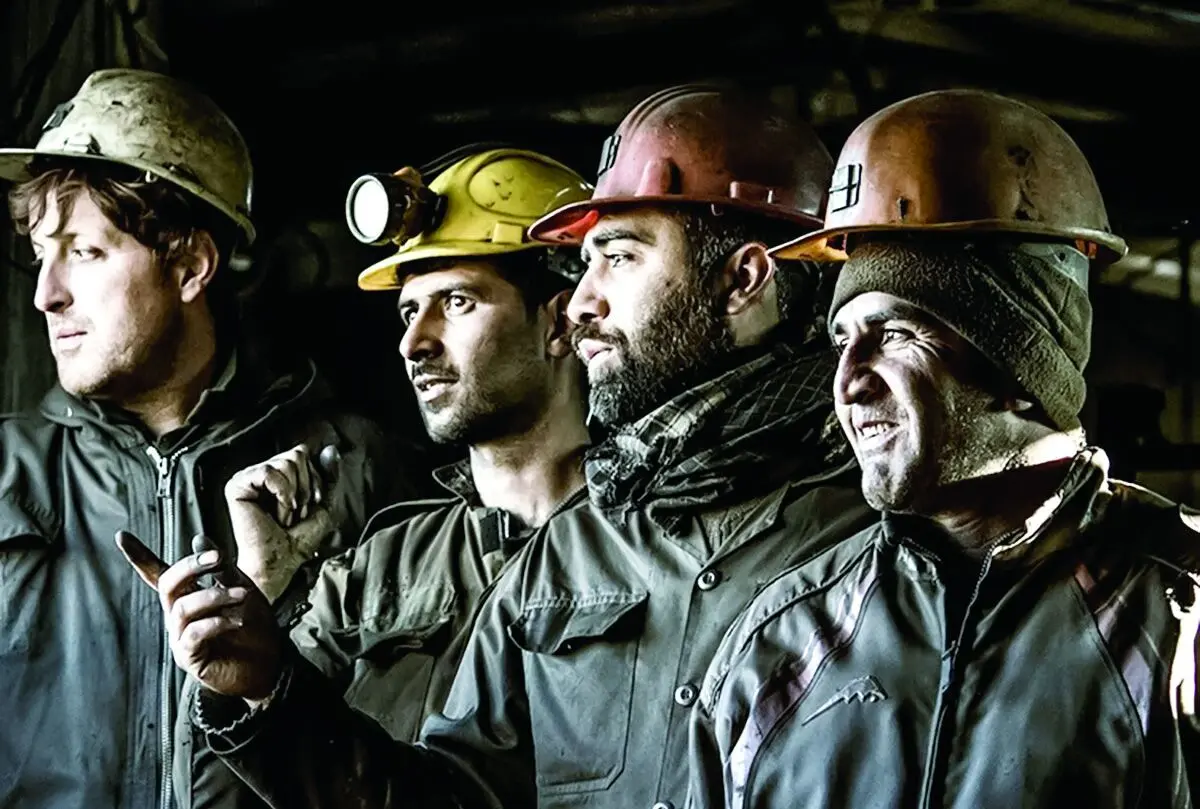 در تعیین دستمزد نباید از نوسانات ارزی و تورم غافل شد/حمله به صنایع و زیرساخت‌های اقتصادی حمله به تلاش کارگران است