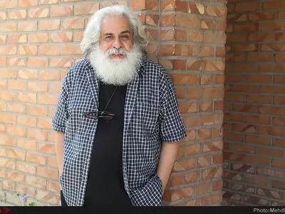 به همه ذلت‌ها تن دادم که این نمایش اجرا شود/ سطح مطالبات هنرمندان از دستگاه‌های حاکمه بسیار تقلیل پیدا کرده/ شرایط را طوری کرده‌اند که تئاتر حرفی برای گفتن نداشته باشد