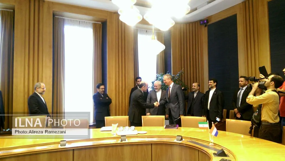 ظریف با وزیر اقتصاد هلند دیدار کرد