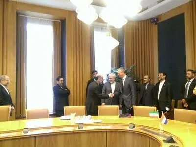 ظریف با وزیر اقتصاد هلند دیدار کرد